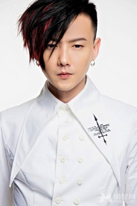 男歌手黄义达新歌MV造型曝光