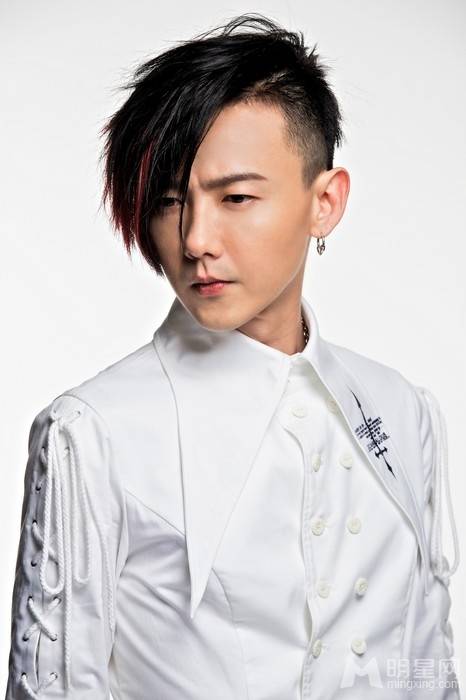 男歌手黄义达新歌MV造型曝光