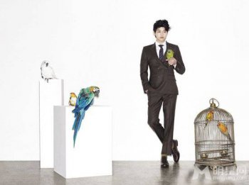 韩国男明星宋仲基尽显成熟儒雅写真