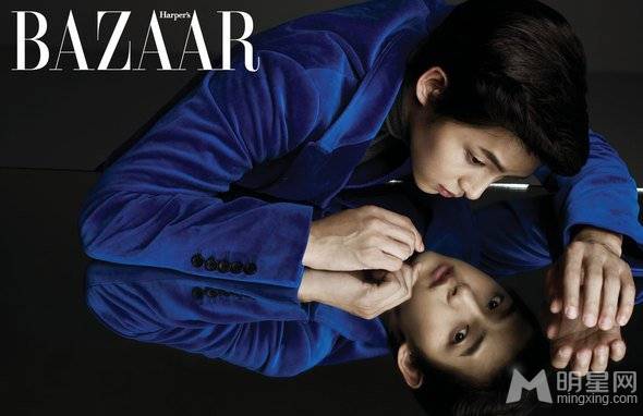 韩星宋仲基散发冷峻迷人魅力气质