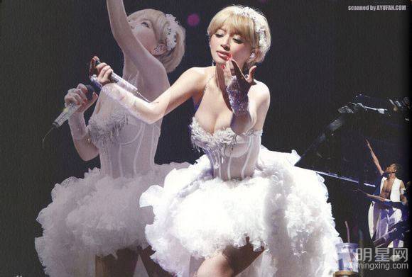 日本女明星滨崎步性感妖艳写真集