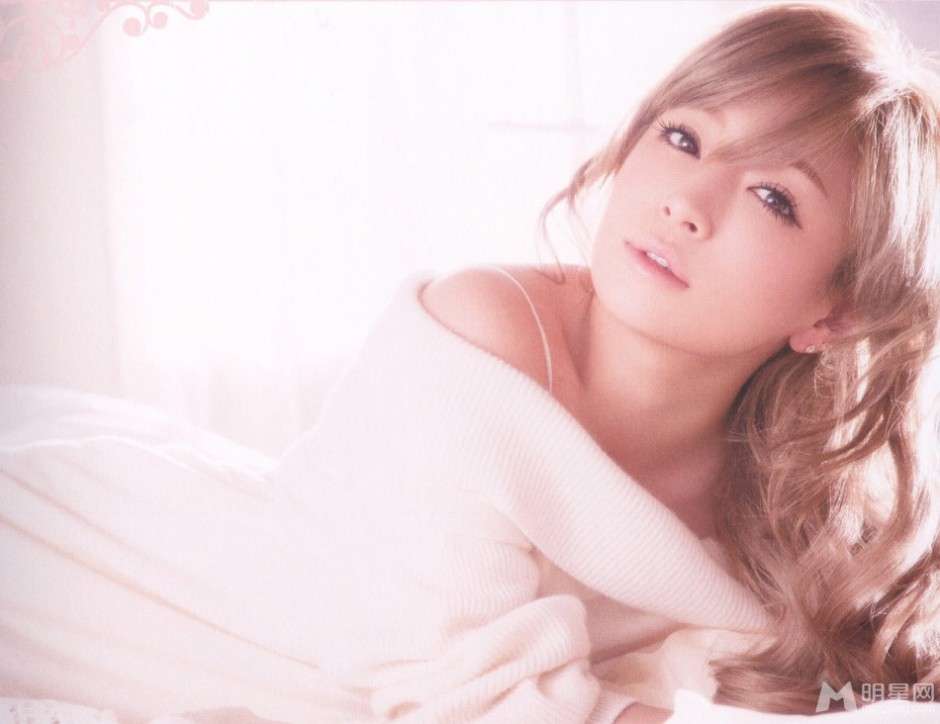 日本流行音乐女歌手滨崎步美丽动人靓照