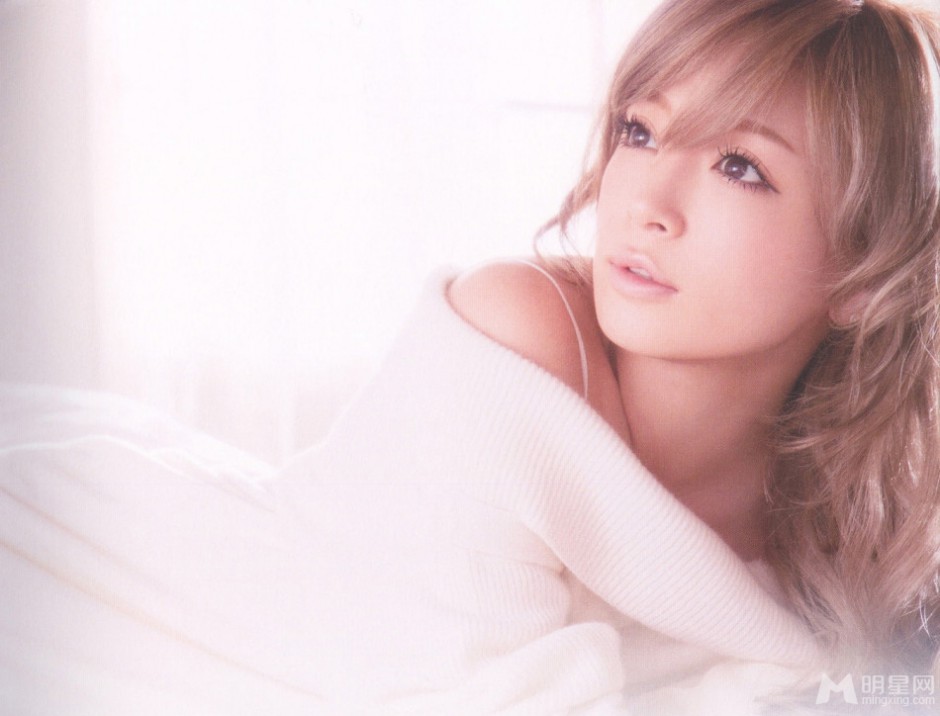 日本流行音乐女歌手滨崎步美丽动人靓照