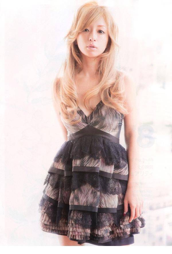 日本女明星滨崎步居家迷人美照