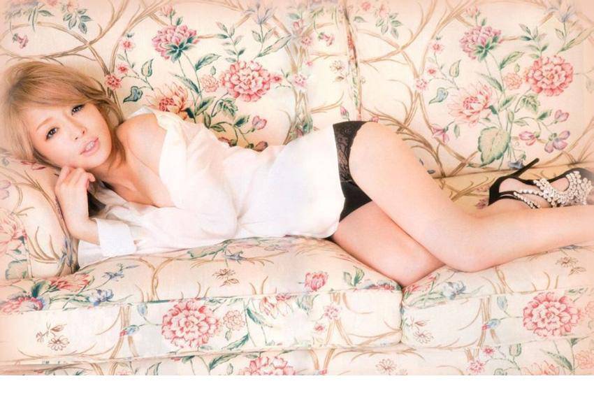 日本女明星滨崎步居家迷人美照