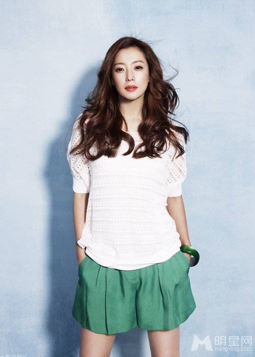 韩国人气女星金喜善甜美可人写真