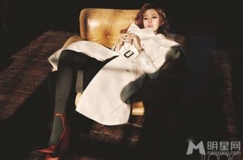 金喜善尽展异国风情街拍照