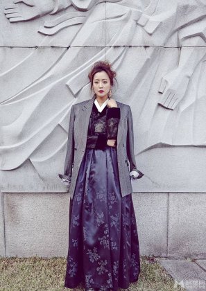 金喜善潮流搭配展现性感妩媚风情