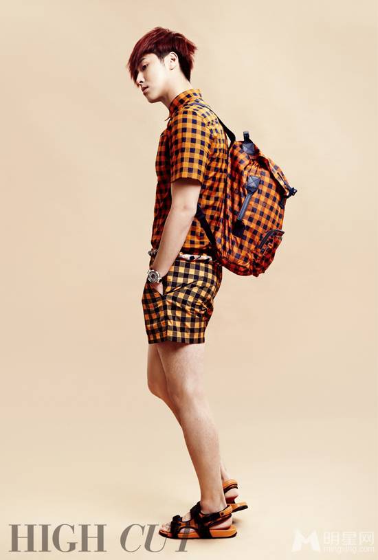 郑允浩彰显花美男魅力画报