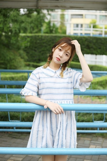 麻花辫大眼清纯萝莉美女娃娃衣甜美写真