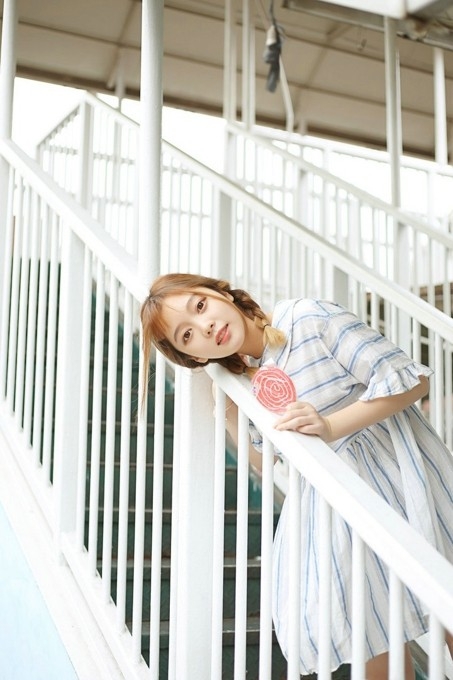 麻花辫大眼清纯萝莉美女娃娃衣甜美写真