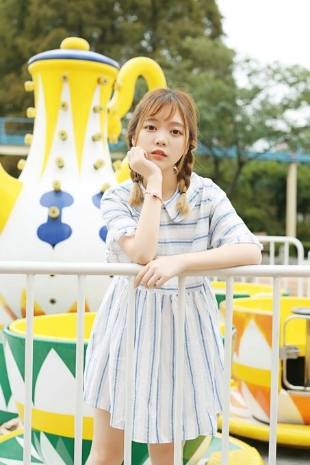 麻花辫大眼清纯萝莉美女娃娃衣甜美写真