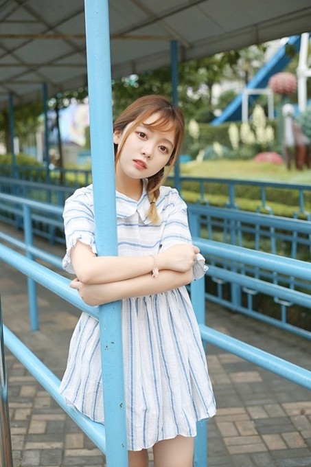 麻花辫大眼清纯萝莉美女娃娃衣甜美写真