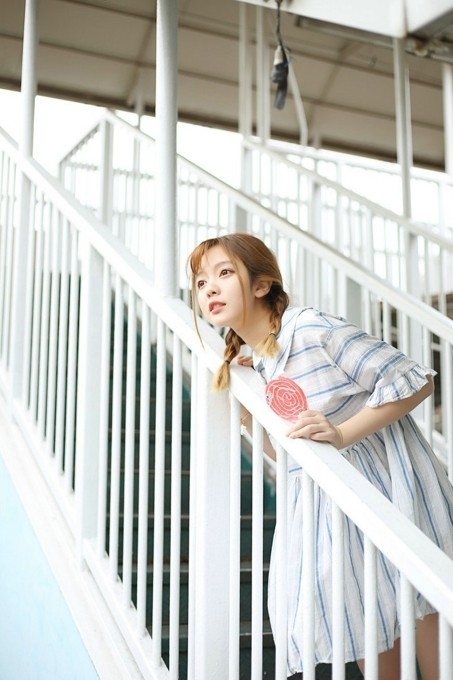 麻花辫大眼清纯萝莉美女娃娃衣甜美写真