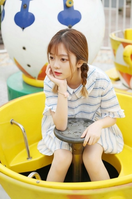 麻花辫大眼清纯萝莉美女娃娃衣甜美写真