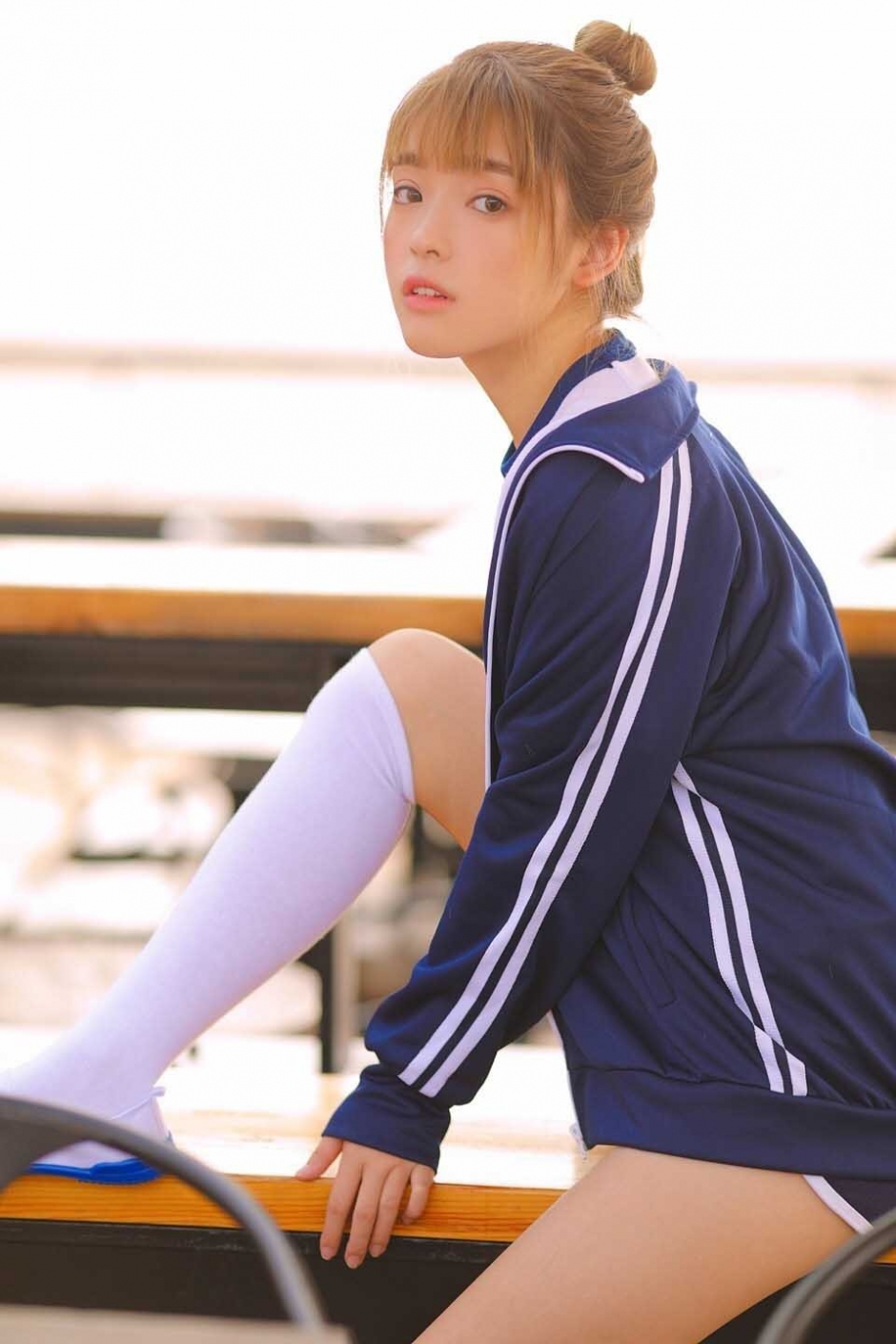 超短诱人运动服美女清澈大眼清新动人写真