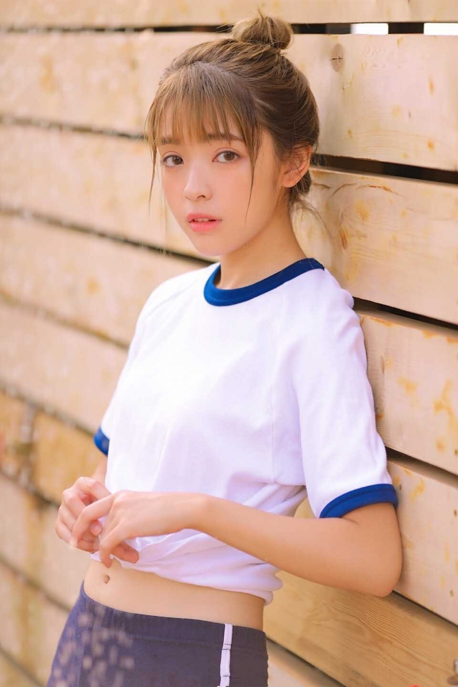 超短诱人运动服美女清澈大眼清新动人写真