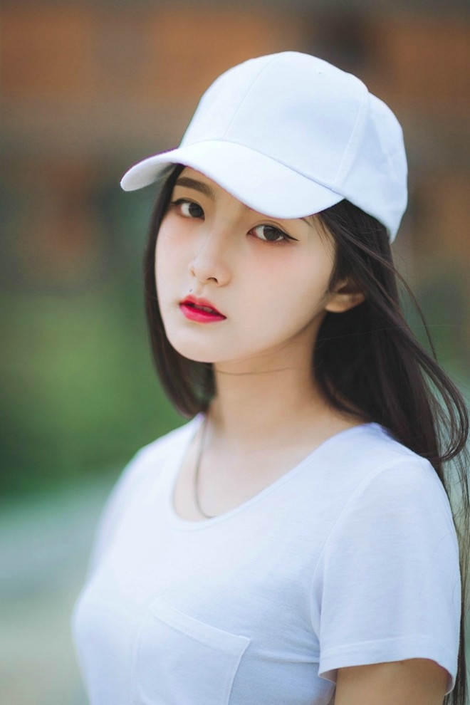 清纯动人百褶裙棒球美女甜美可爱阳光写真图片