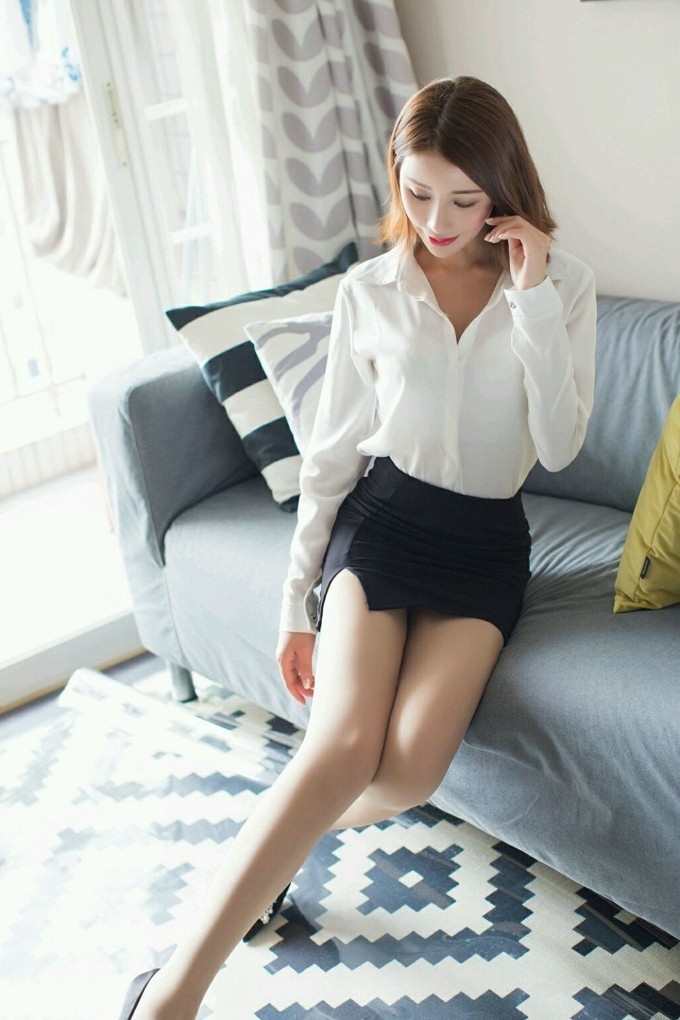 美腿诱惑ol制服白领美女性感肉丝袜私房居家写真