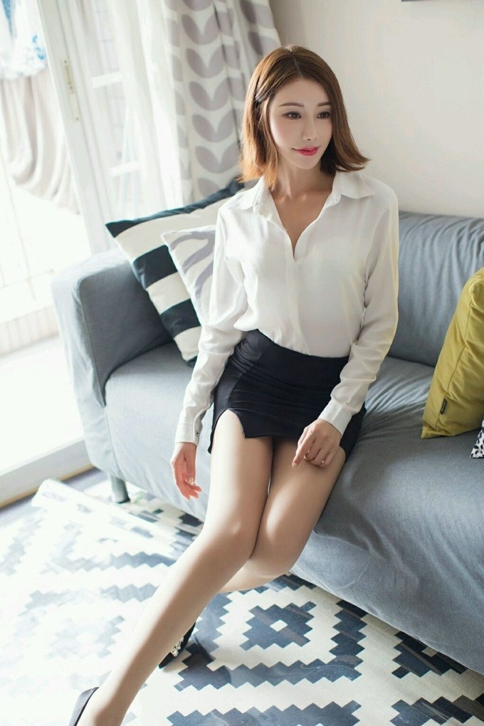 美腿诱惑ol制服白领美女性感肉丝袜私房居家写真