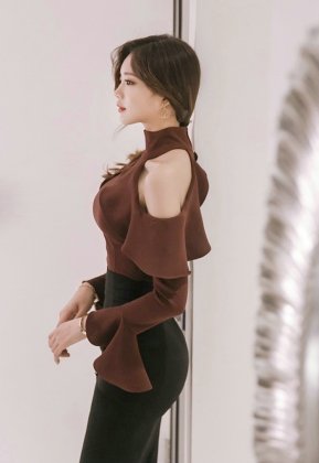 前挺后翘气质美女平面模特高清妩媚写真