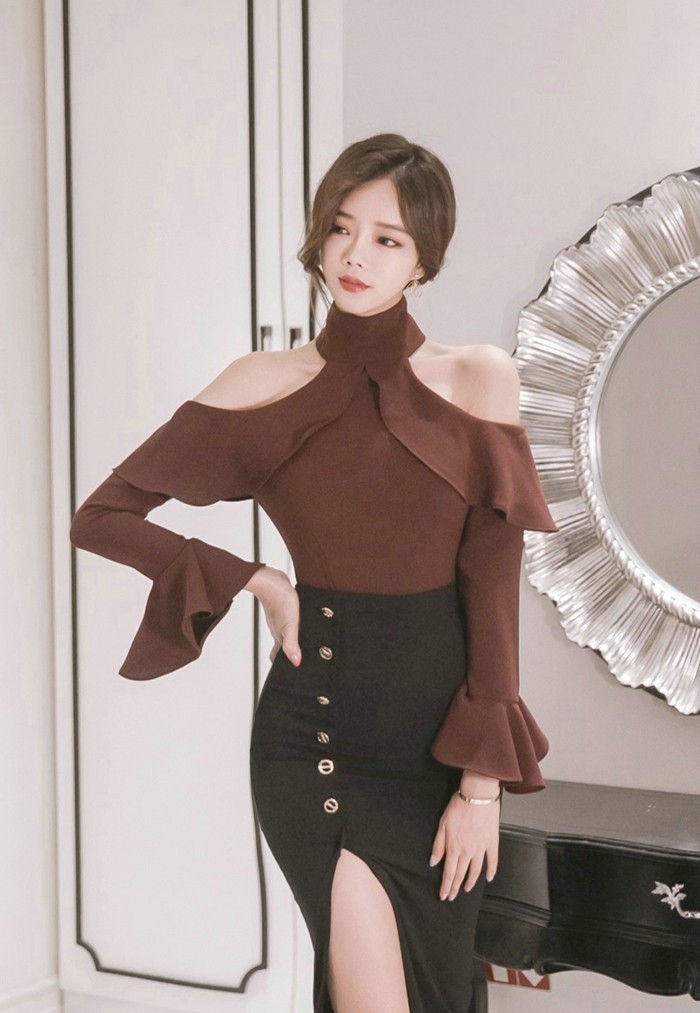 前挺后翘气质美女平面模特高清妩媚写真