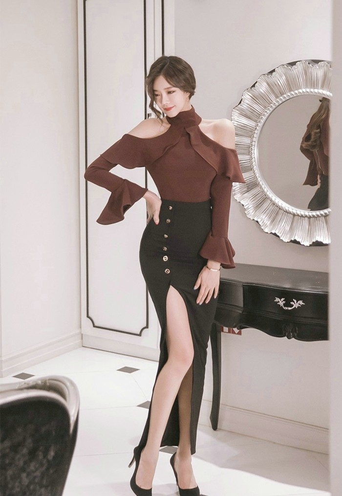 前挺后翘气质美女平面模特高清妩媚写真