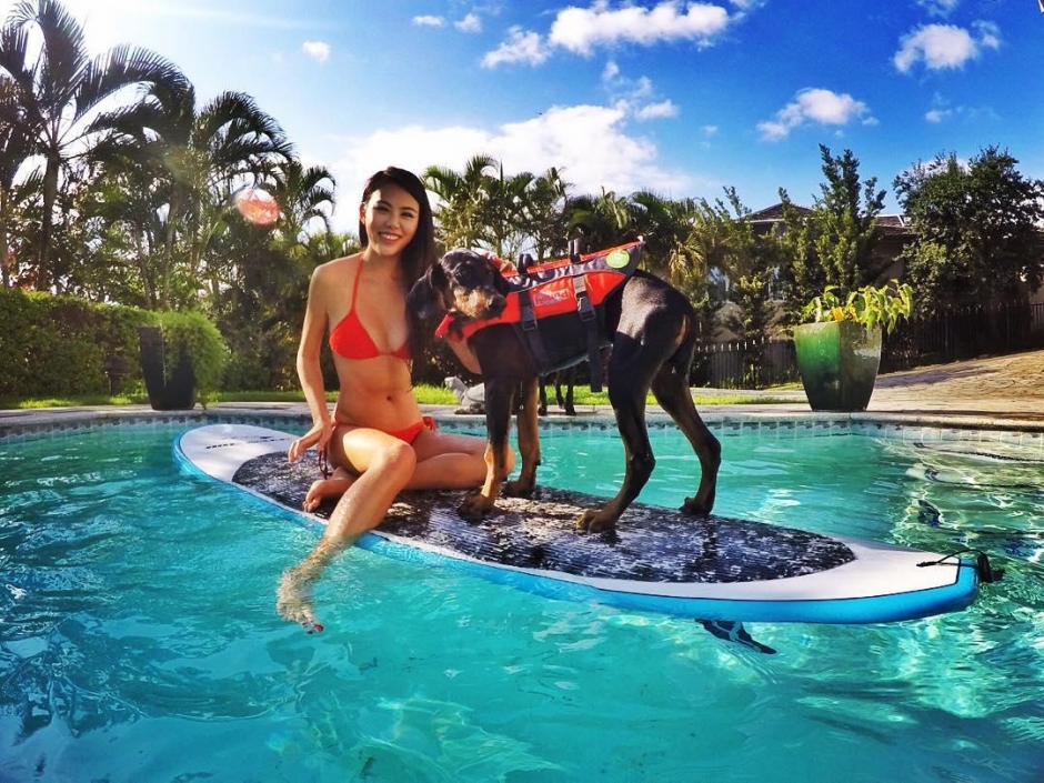 香港正妹性感火辣比基尼海边度假写真集