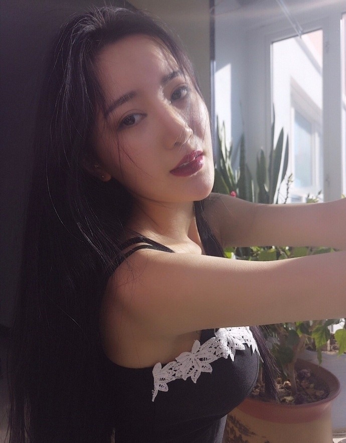 唯美迷人睡衣美女酥胸美乳朦胧妖娆写真