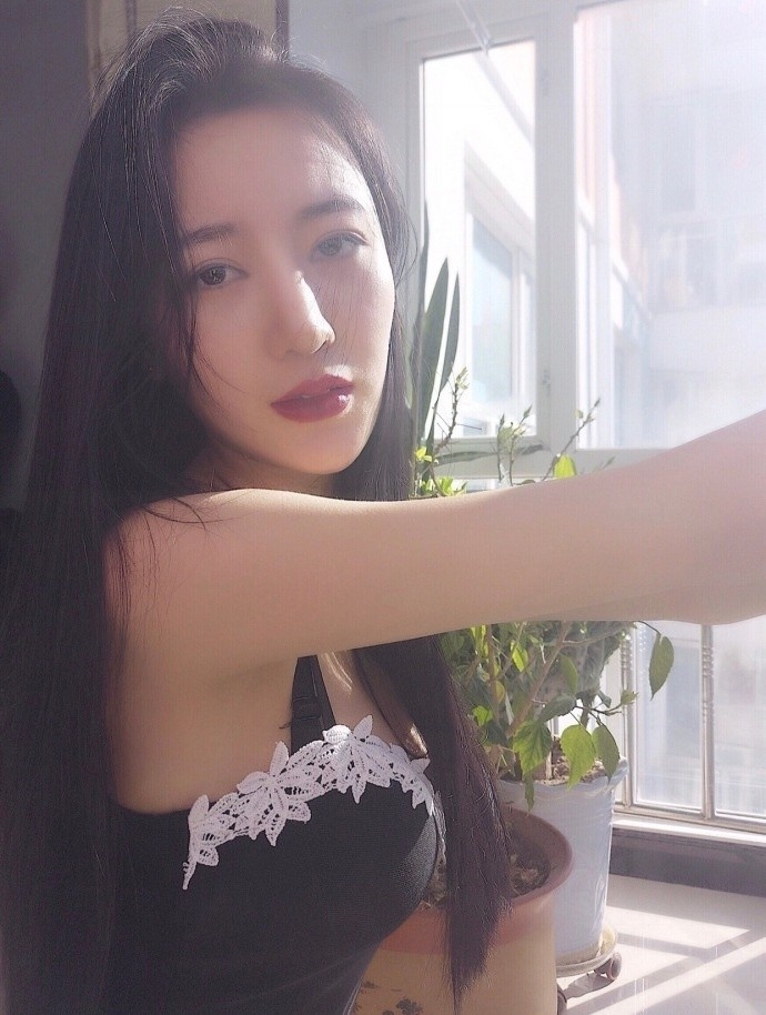 唯美迷人睡衣美女酥胸美乳朦胧妖娆写真