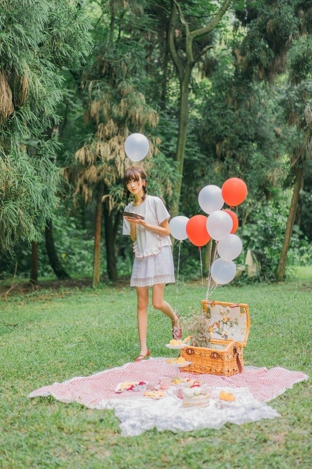 户外小清新甜美萝莉软萌少女图片