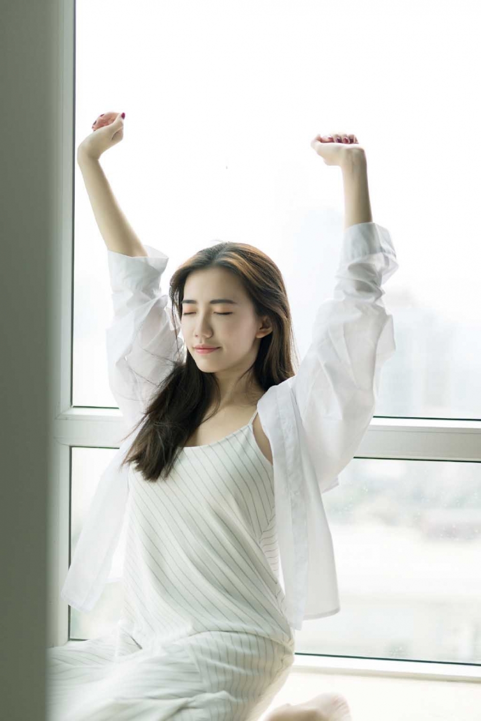 居家白衬衣长发美女休闲私房写真