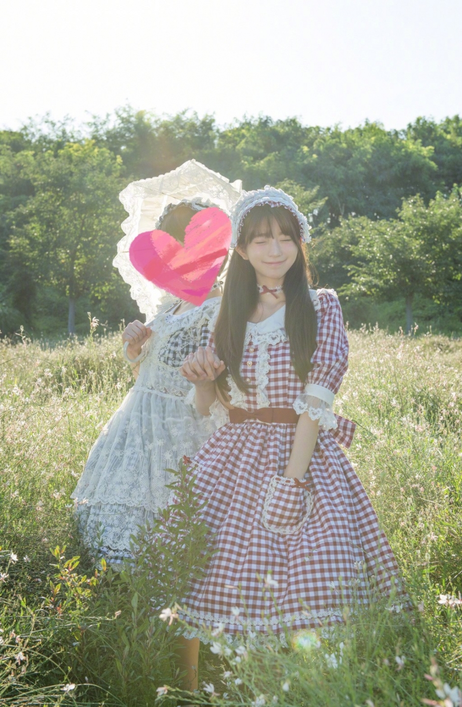 户外写真美女姐妹花软萌可爱女仆装制服写真