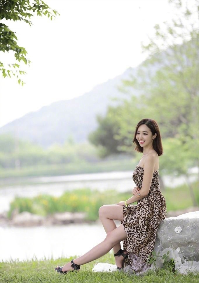 韩国气质美模高跟美腿风情美艳诱人艺术照写真