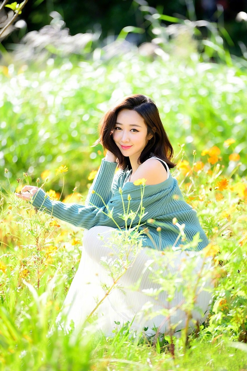 韩国气质美模高跟美腿风情美艳诱人艺术照写真