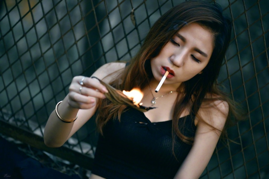 野外迷情霸气冷艳美女诱人美乳蛮腰艺术写真