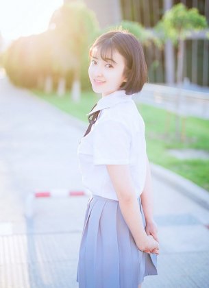 高颜值超美短发学妹小清新制服校园唯美写真
