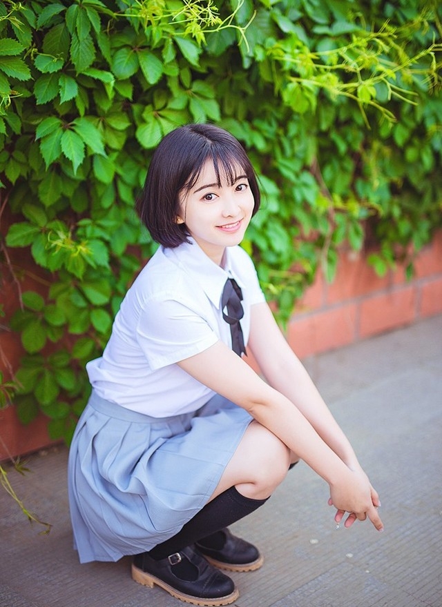 高颜值超美短发学妹小清新制服校园唯美写真