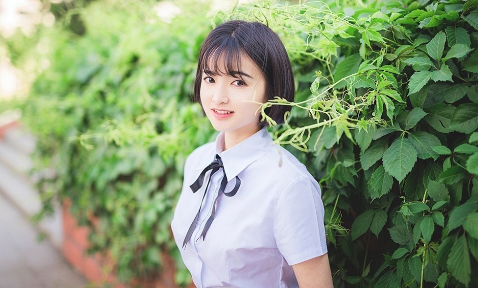 高颜值超美短发学妹小清新制服校园唯美写真