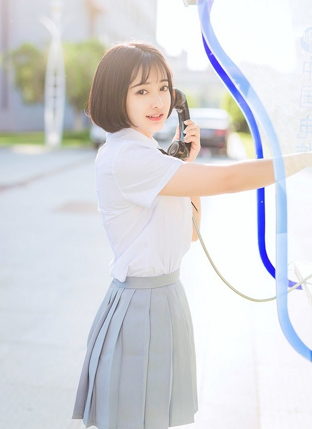 高颜值超美短发学妹小清新制服校园唯美写真