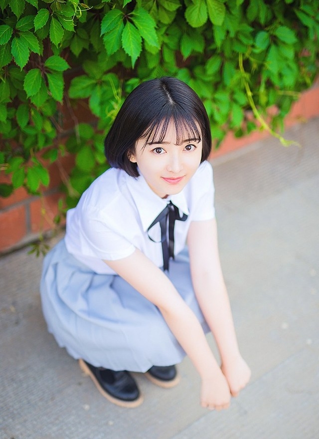 高颜值超美短发学妹小清新制服校园唯美写真