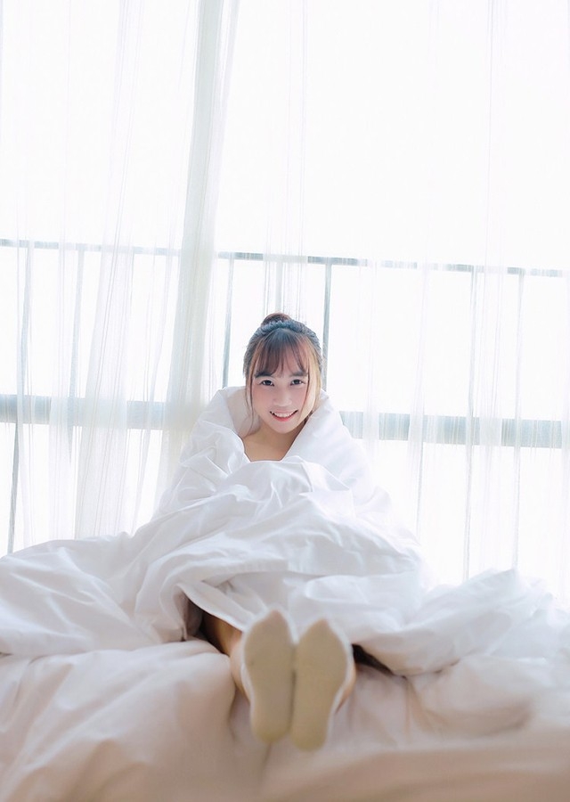 早安少女性感吊带睡衣清新诱人唯美写真