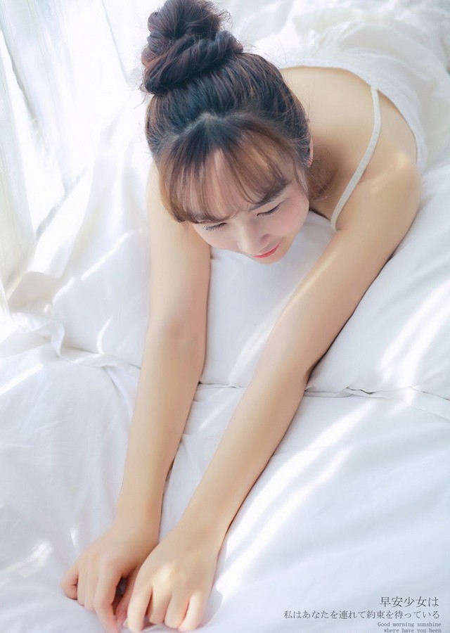 早安少女性感吊带睡衣清新诱人唯美写真