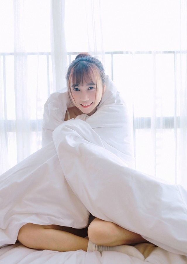 早安少女性感吊带睡衣清新诱人唯美写真