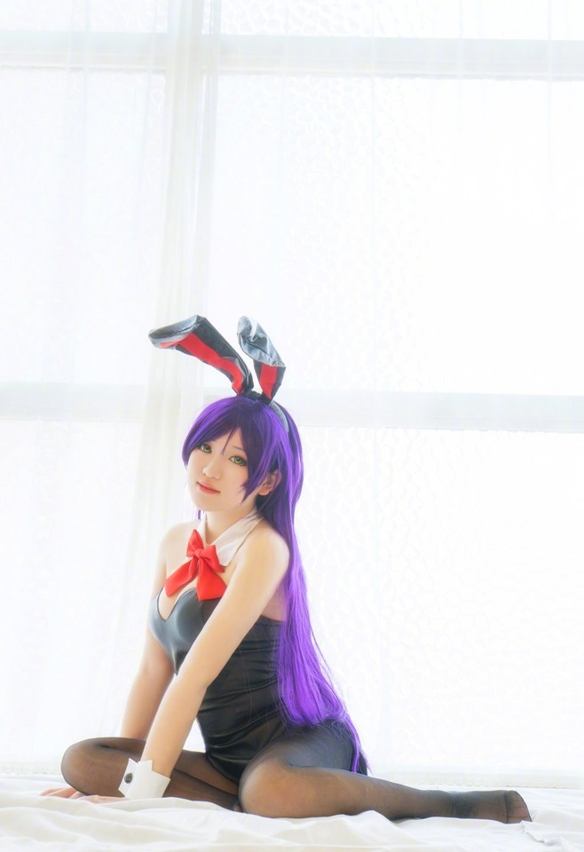 美女大尺度爆乳黑丝美女鬼魅cos图片