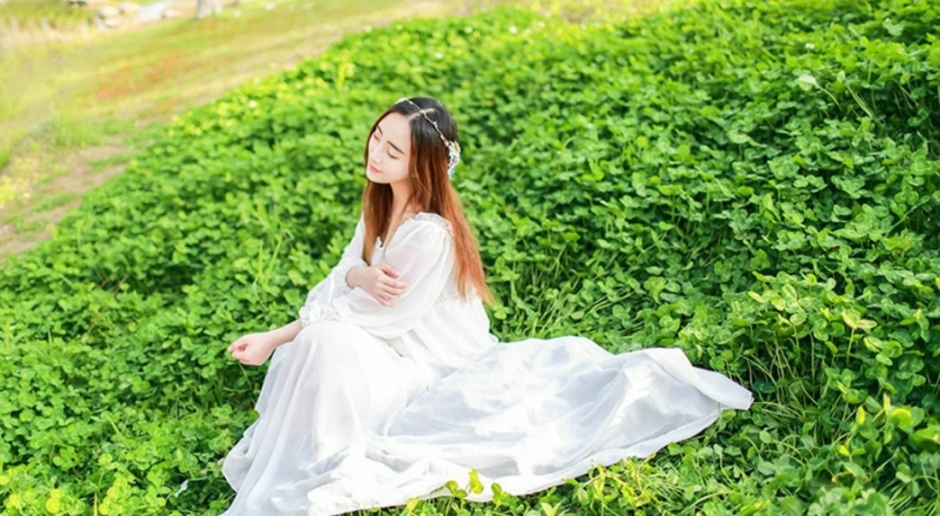 肤若凝脂养眼清纯美女娇嫩白纱户外甜美优雅写真
