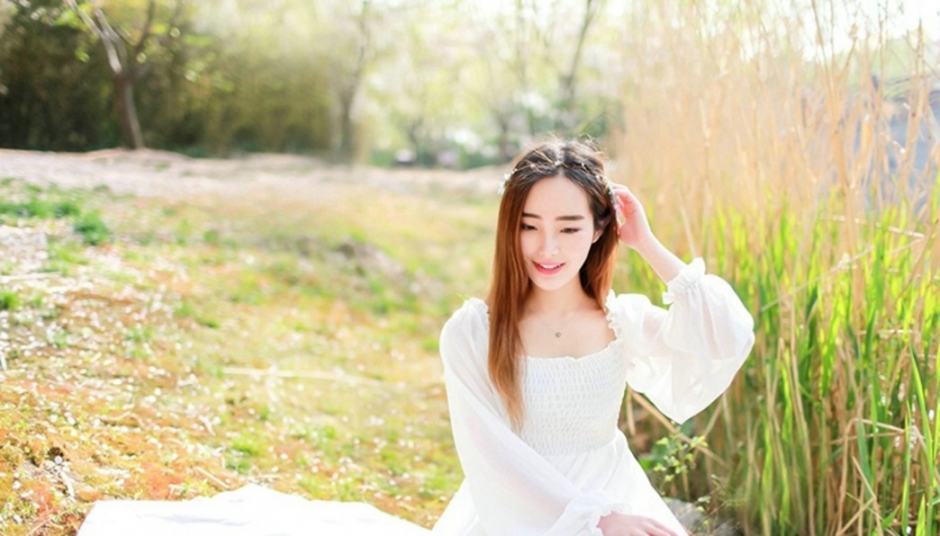 肤若凝脂养眼清纯美女娇嫩白纱户外甜美优雅写真