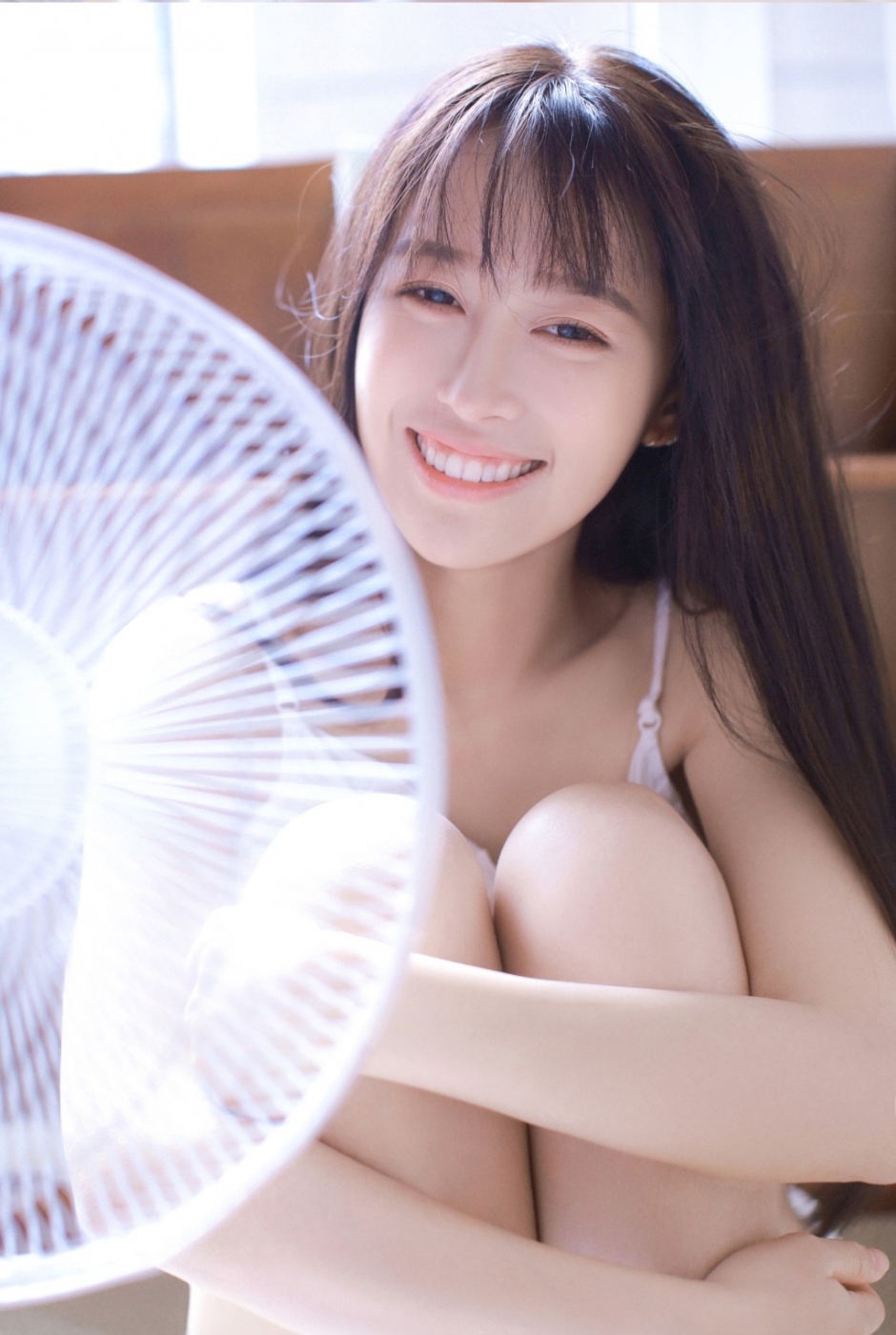 肤白胜雪白色吊带氧气型美女唯美清新家居写真