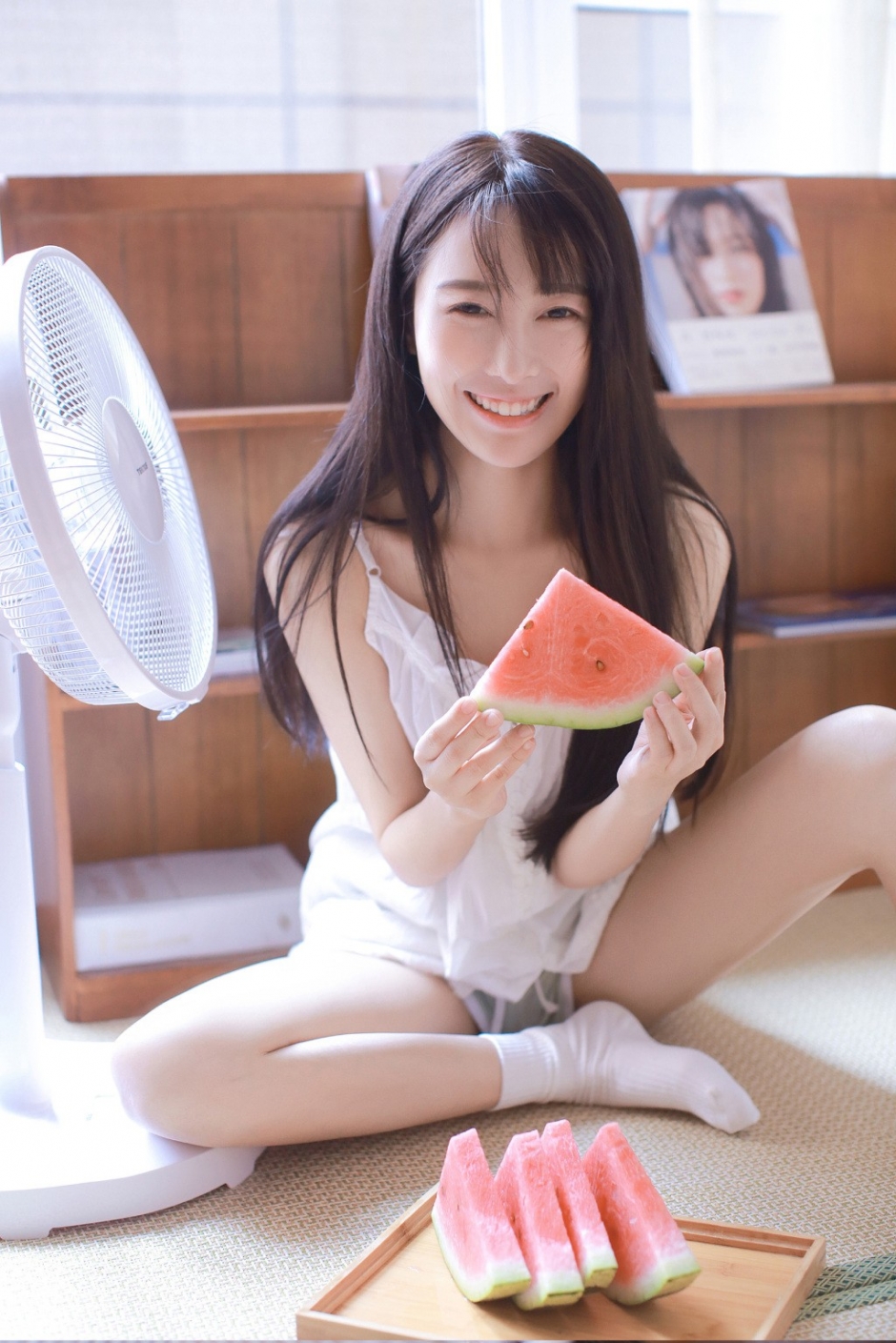 肤白胜雪白色吊带氧气型美女唯美清新家居写真