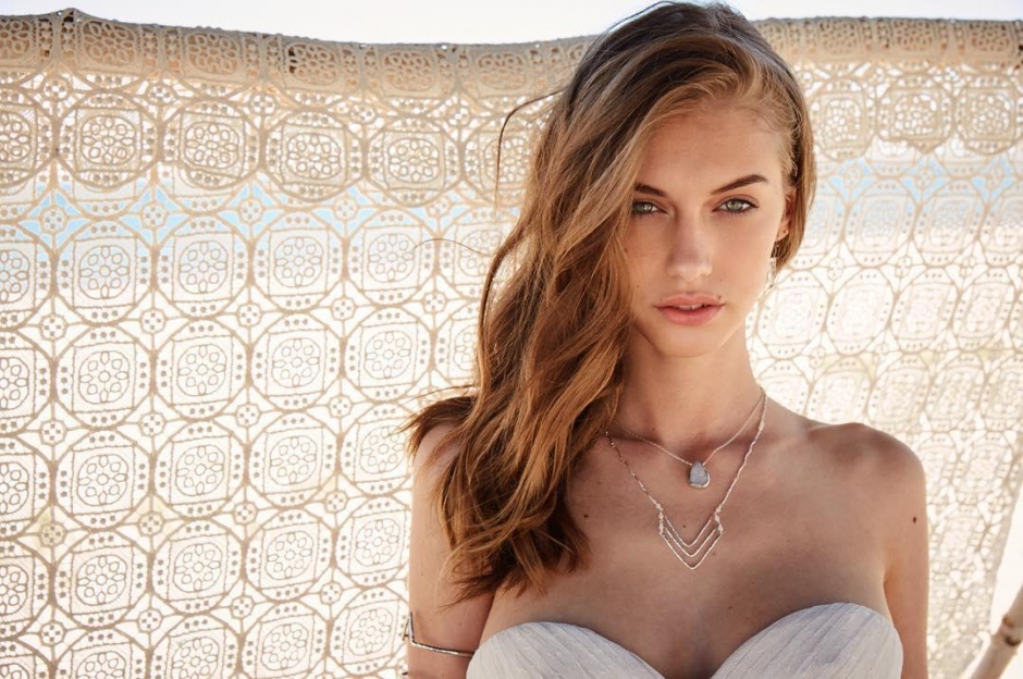 诱人身材俄罗斯嫩模大胸性感私房照